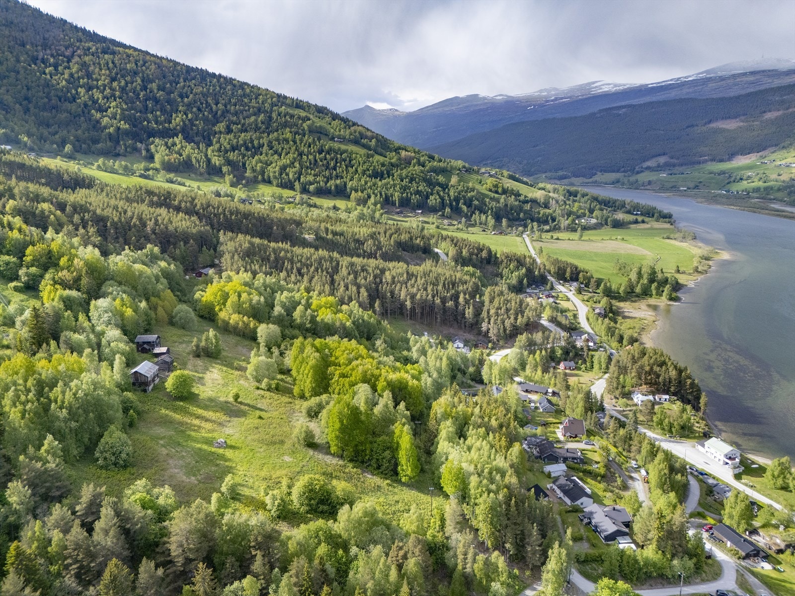 Kort vei til Lalm hvor det er dagligvarebutikk. Galleribilde