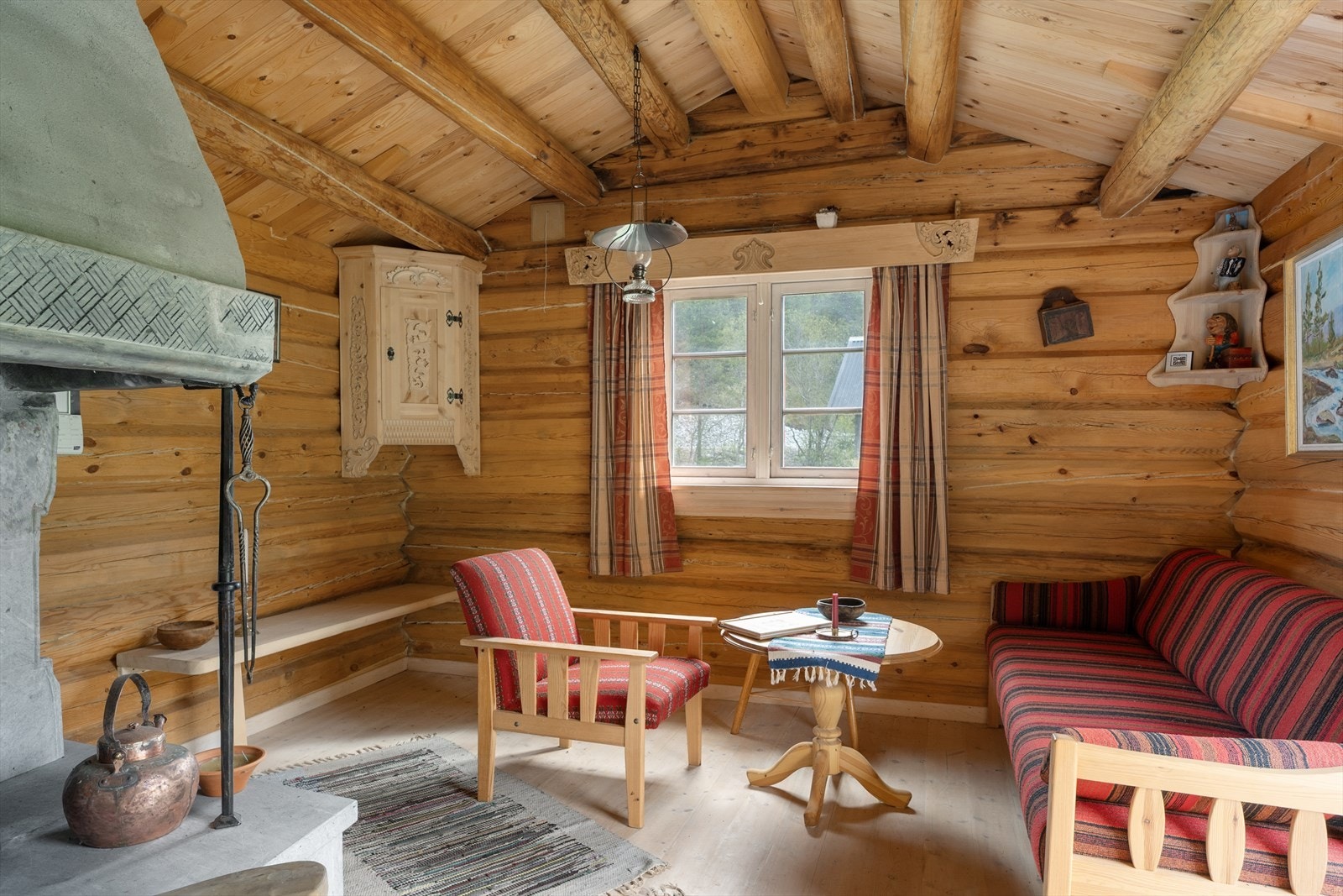 Lyse, fine tømmervegger. Galleribilde