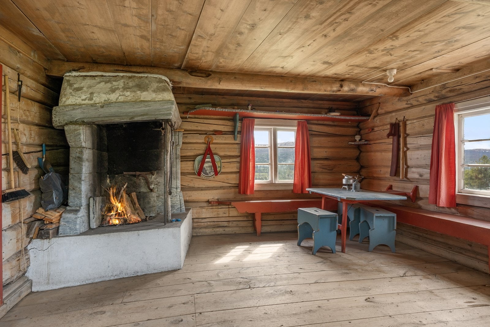 Klebersteinspeis i seterstua. Galleribilde