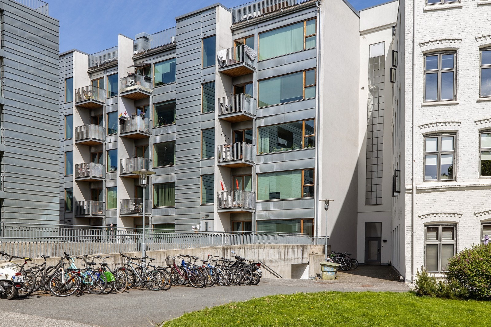 Fasade fra gressplen Galleribilde