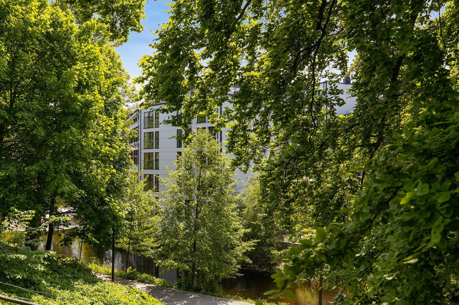 Akerselva nedenfor boligen Galleribilde