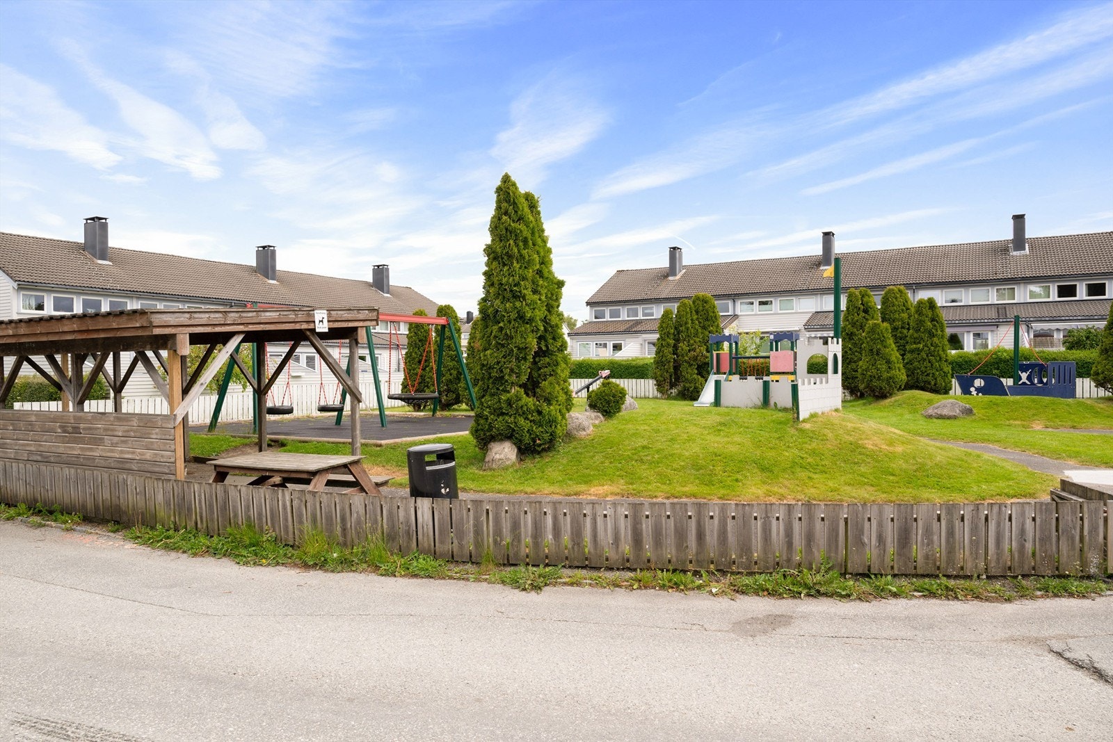 Felles lekeplass for de yngste. Galleribilde