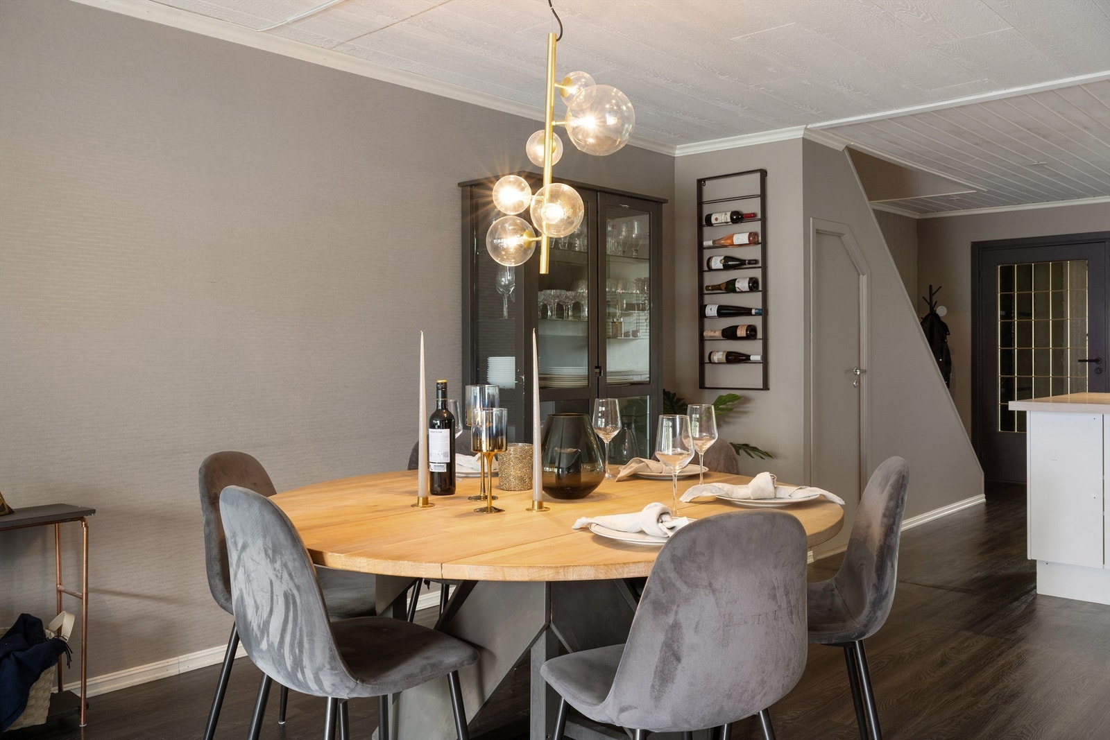 Spisegruppe. Galleribilde