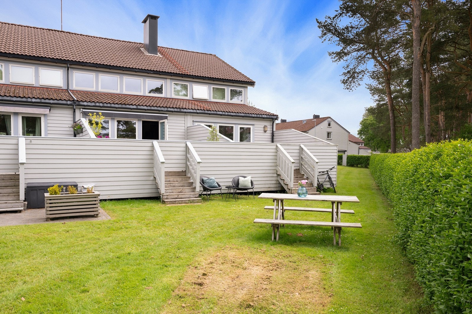 Fasade - Borettslaget har flotte felles grøntområder. Galleribilde