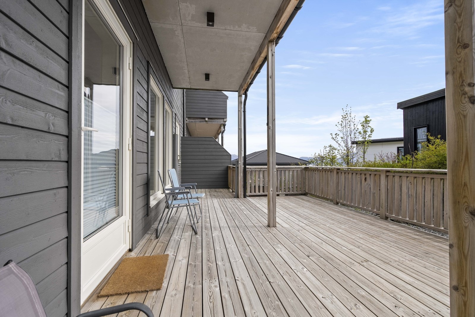 - Opprinnelig terrasse med utgang fra stue/kjøkken - Galleribilde