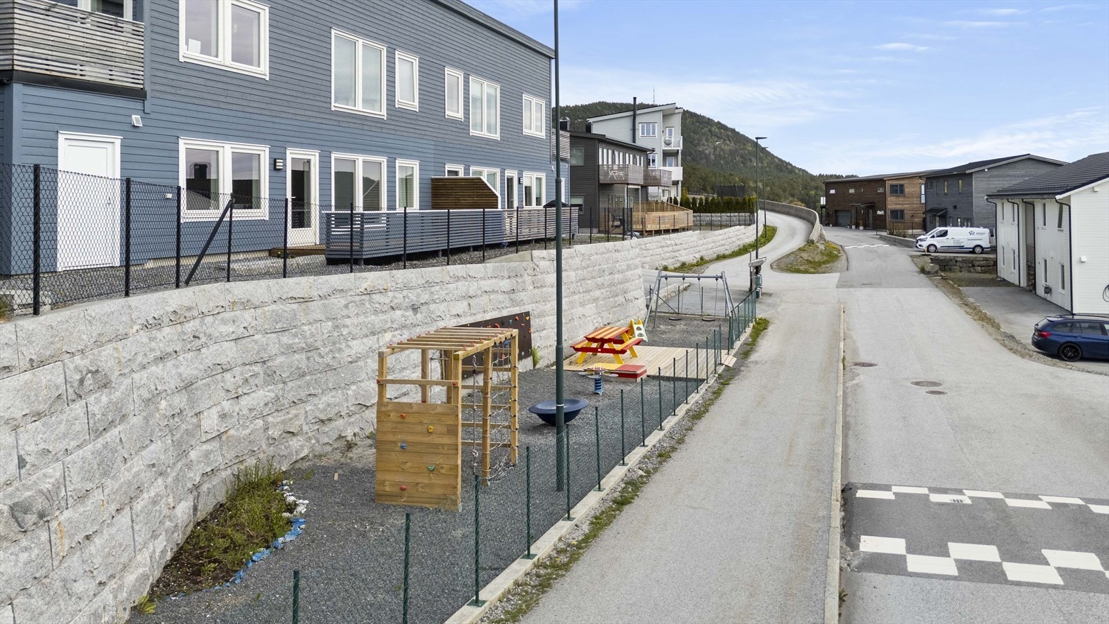- En av flere lekeplasser i område - Galleribilde