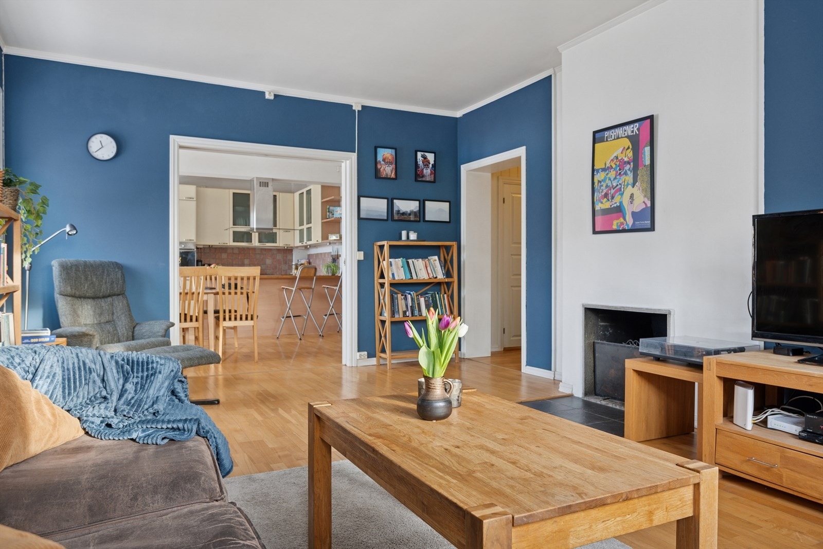 God takhøyde er gjennomgående i leiligheten. Galleribilde