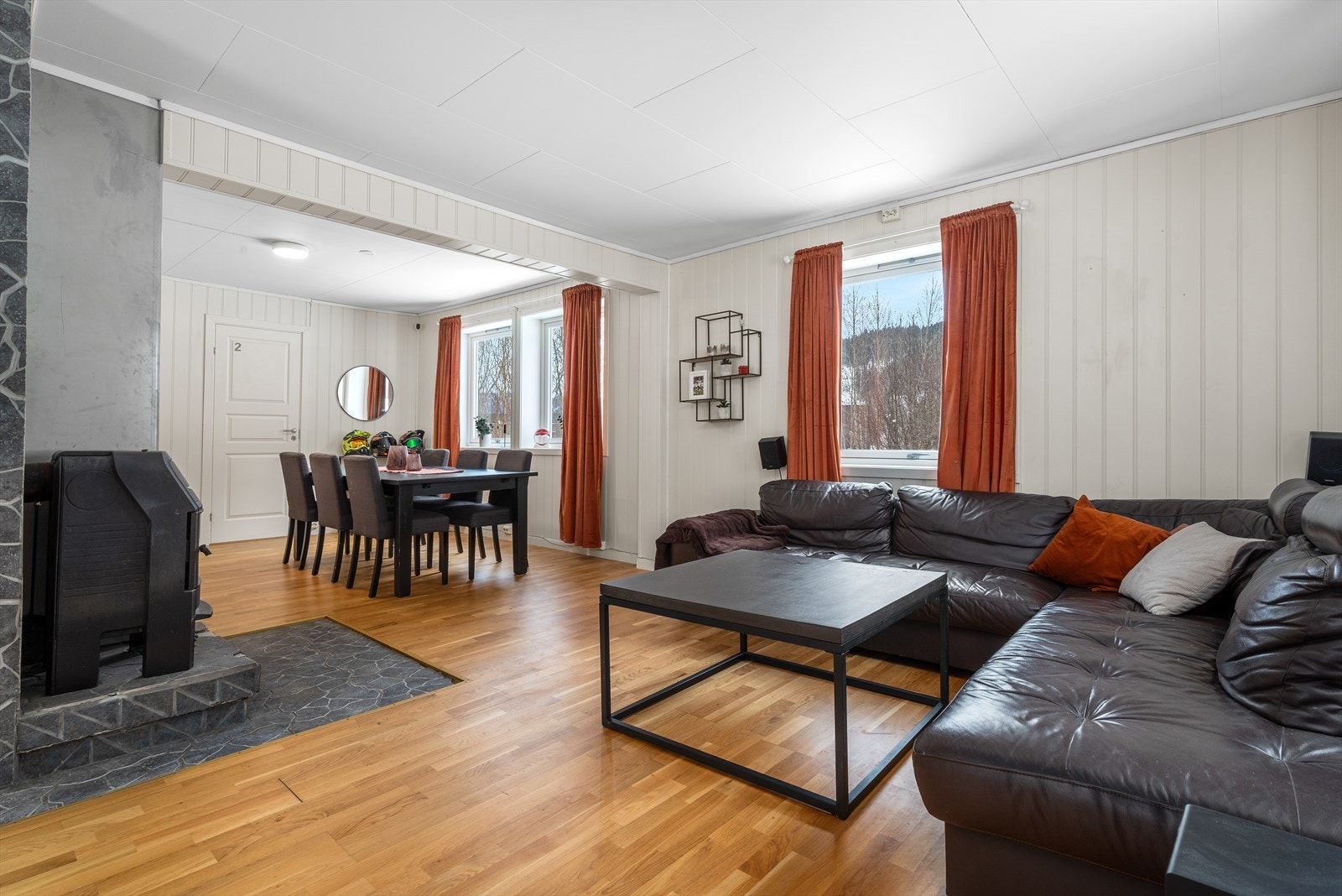 Velkommen inn! Boligen ble delvis renovert både inn- og utvendig i 2016/17 Galleribilde