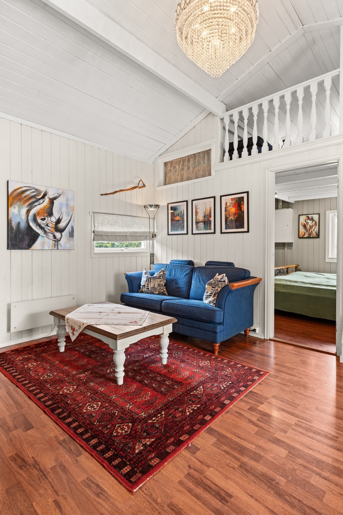 Hyggelig stue med god takhøyde. Galleribilde