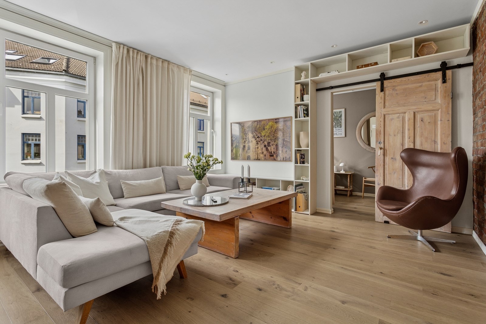 Legg merke til den smarte "skyvedørsløsningen" inn til soverommet. Galleribilde