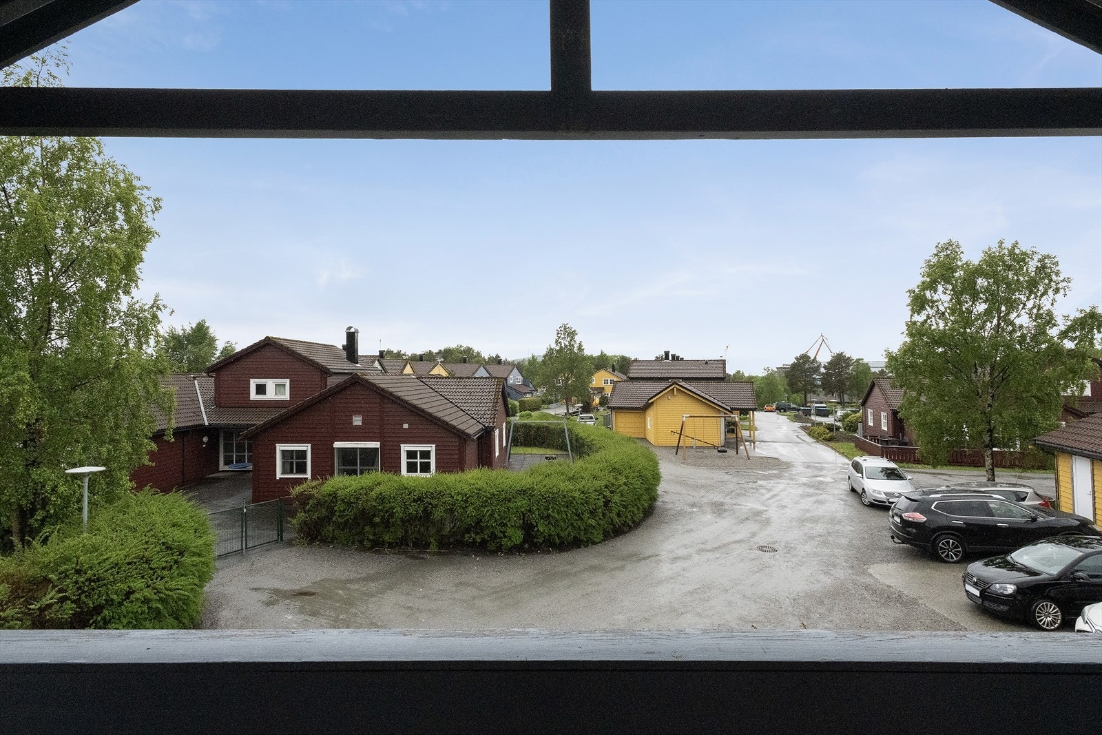 Utsikt over området fra altan Galleribilde