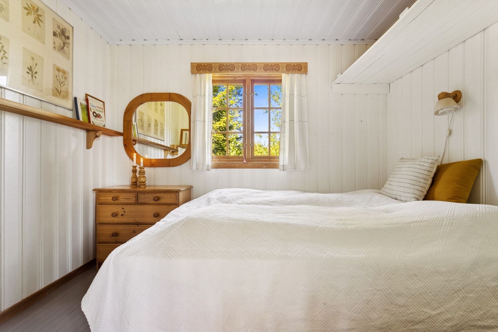 Hovedsoverommet er innredet med dobbeltseng. Galleribilde