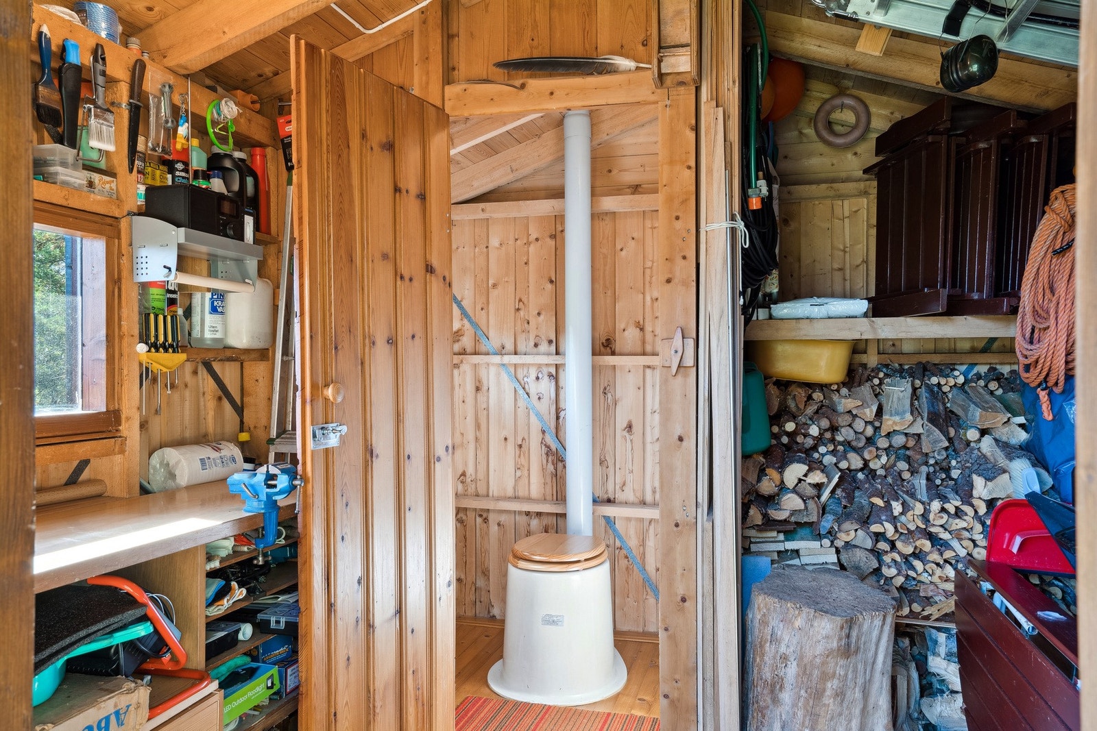 Boden har mulldo, samt en del oppbevaringsplass Galleribilde