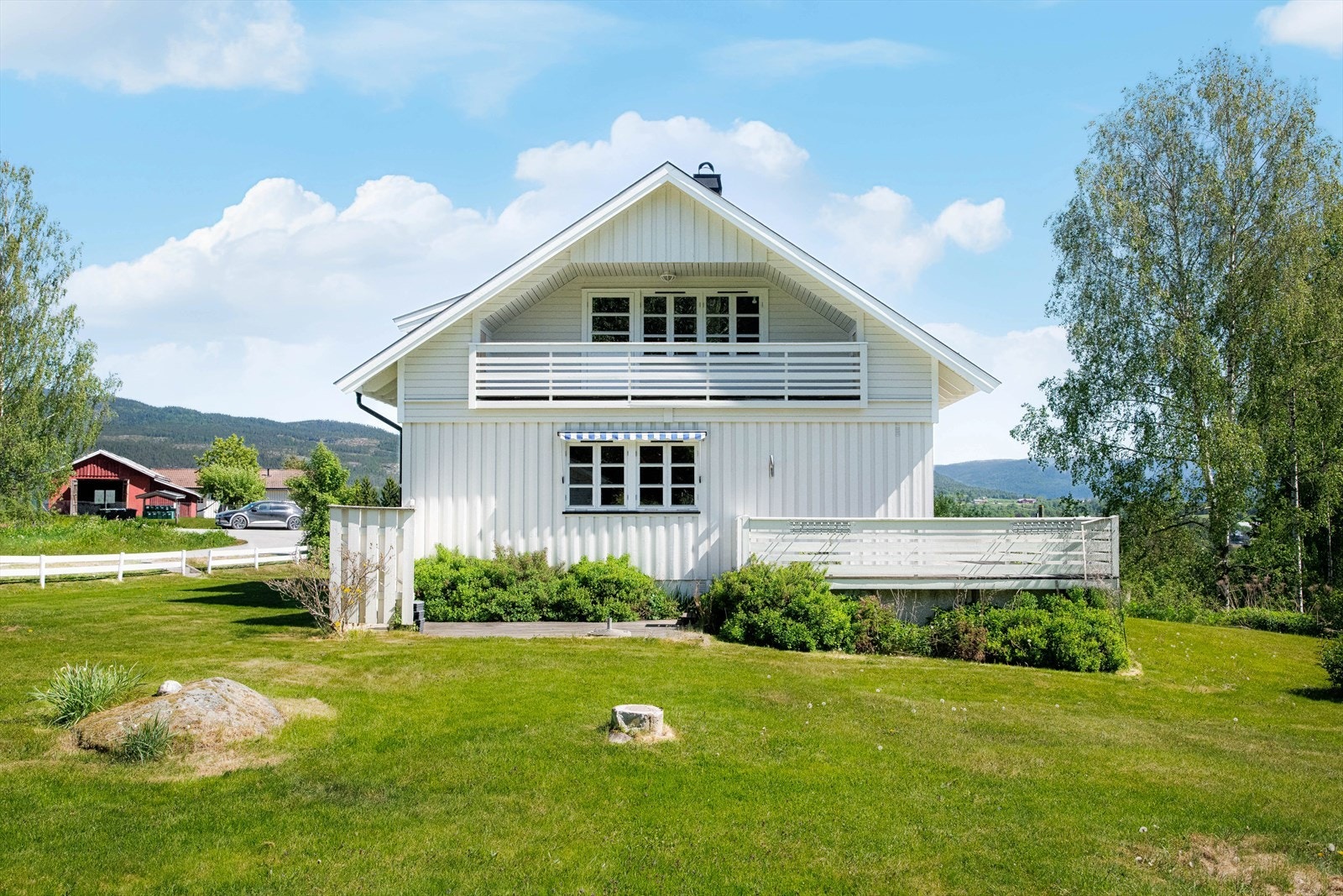 Pen, velstelt hagedel med terrasser! Galleribilde