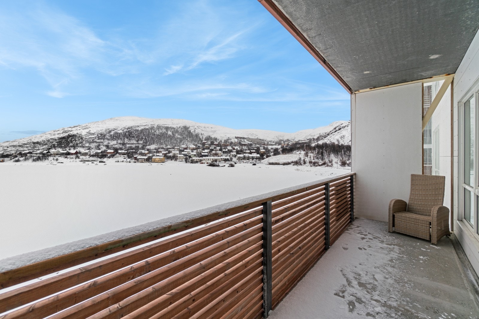 På verandaen har du muligheten til å innrede en trivelig uteseksjon som føles som en forlengelse av stuedelen. Galleribilde