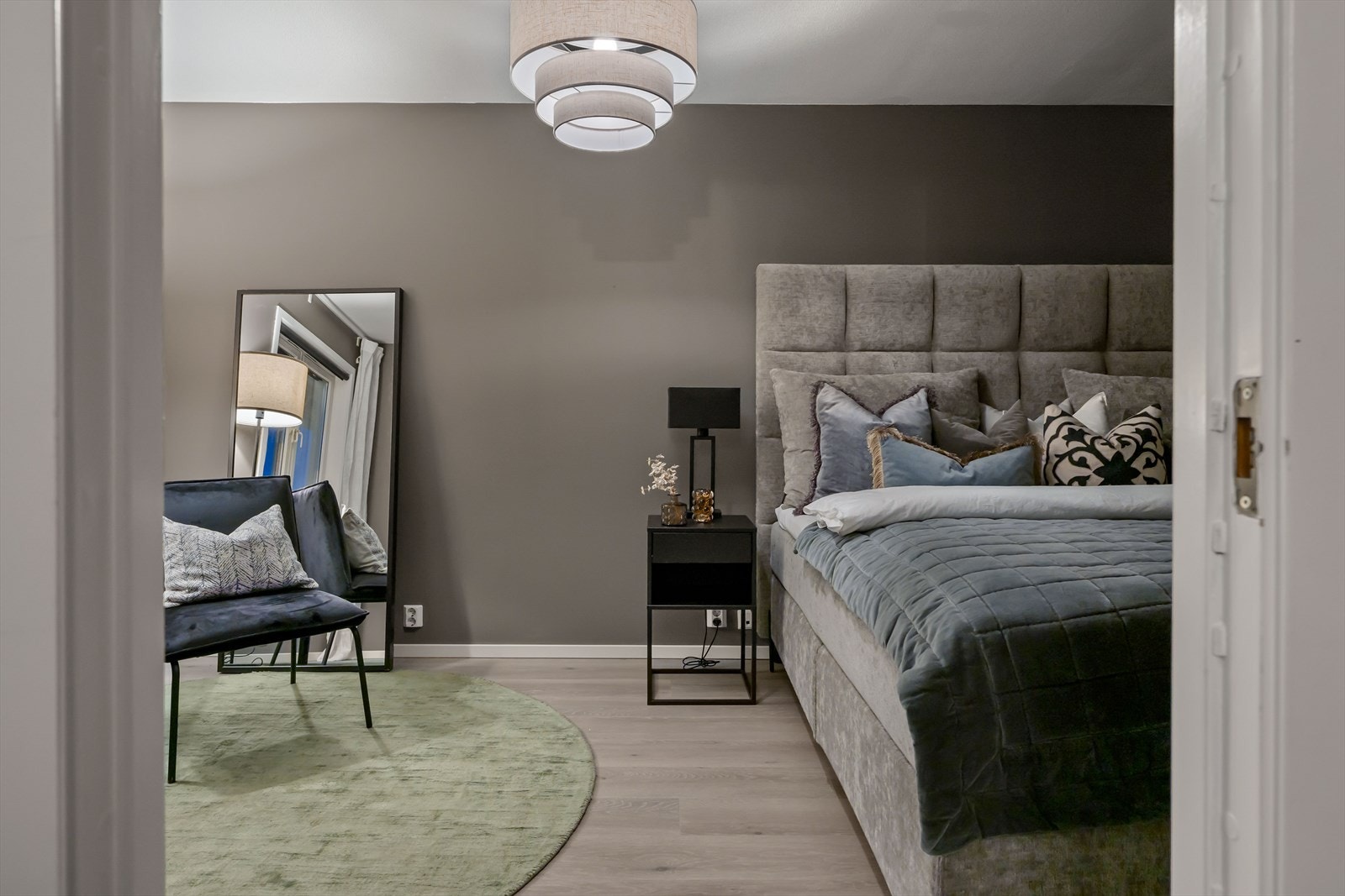 Hovedsoverommet har plass til stor dobbeltsengseng og er perfekt til avslapning. Galleribilde