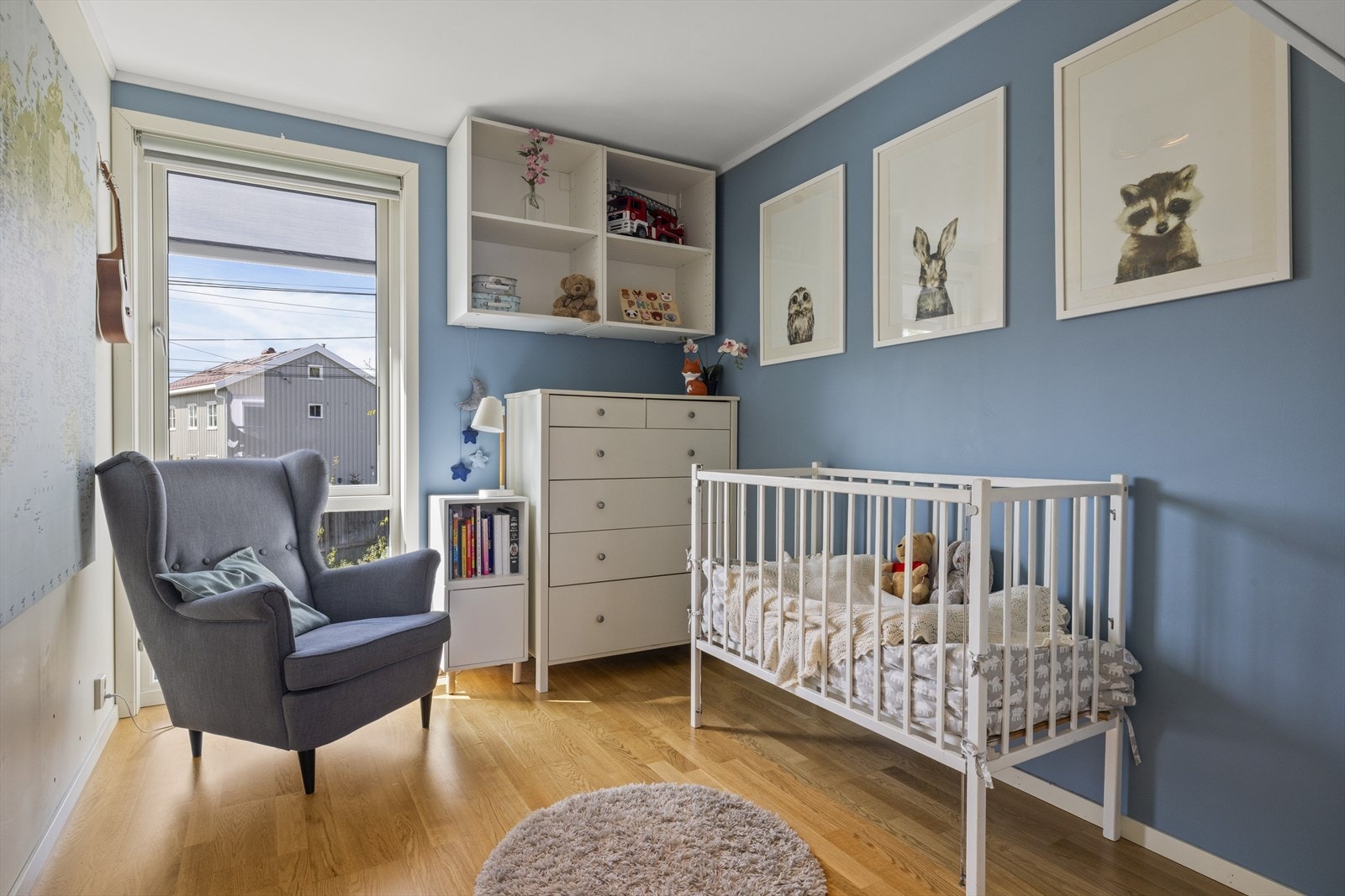 Fint soverom eller kontor med gode møbleringsmuligheter Galleribilde