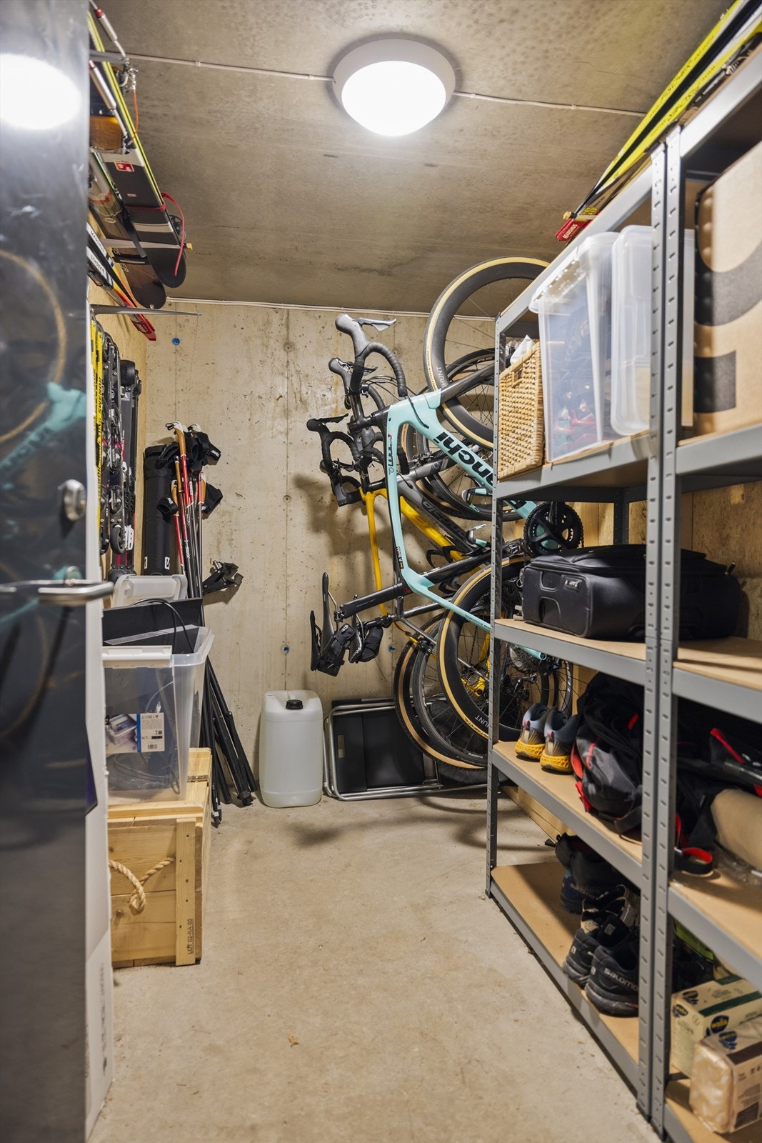 Det medfølger/disponeres kjellerbod på ca. 5,5 kvm. Galleribilde