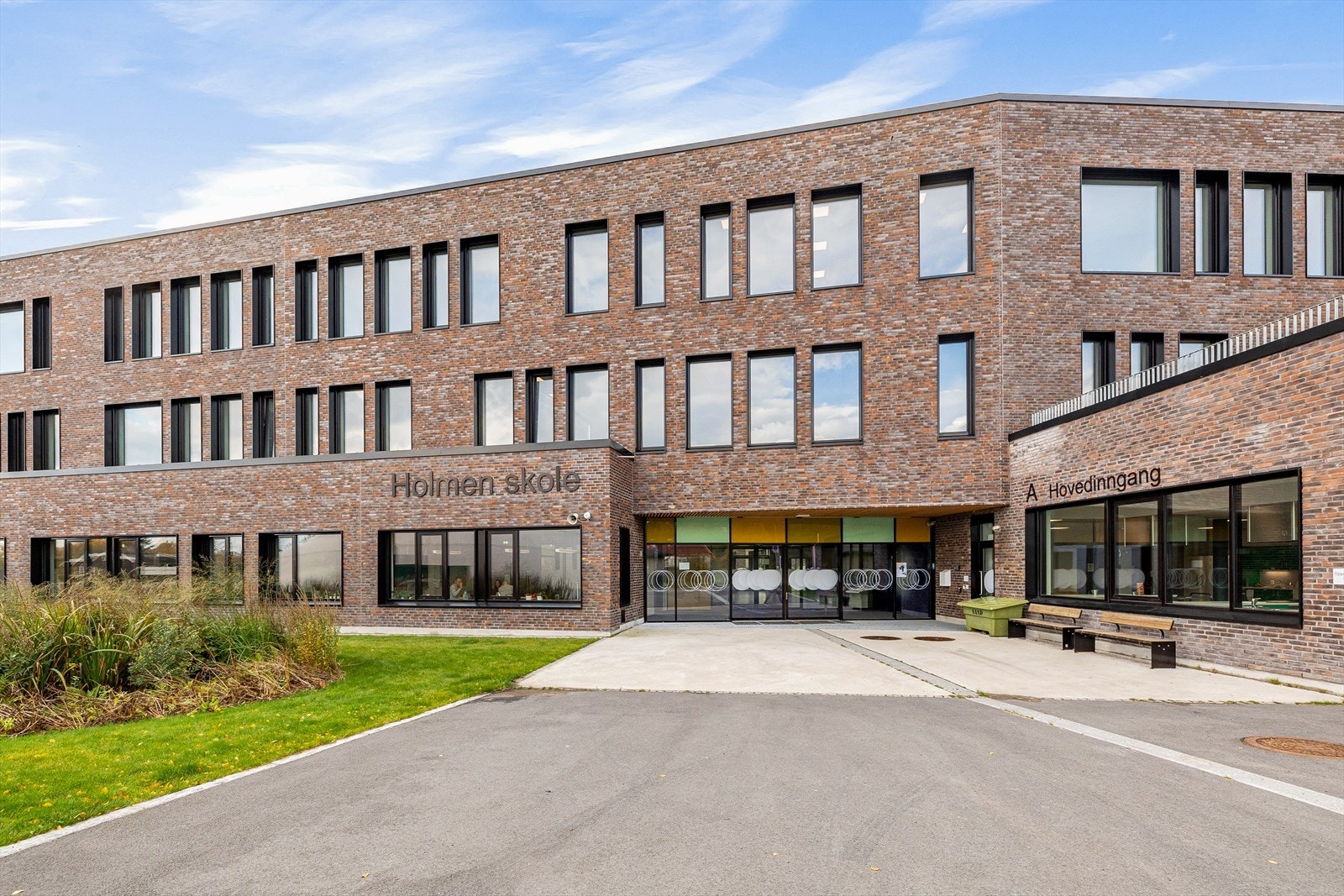 Området er svært barnevennlig, og det er kun ca. 700 meter til populære Holmen barneskole Galleribilde