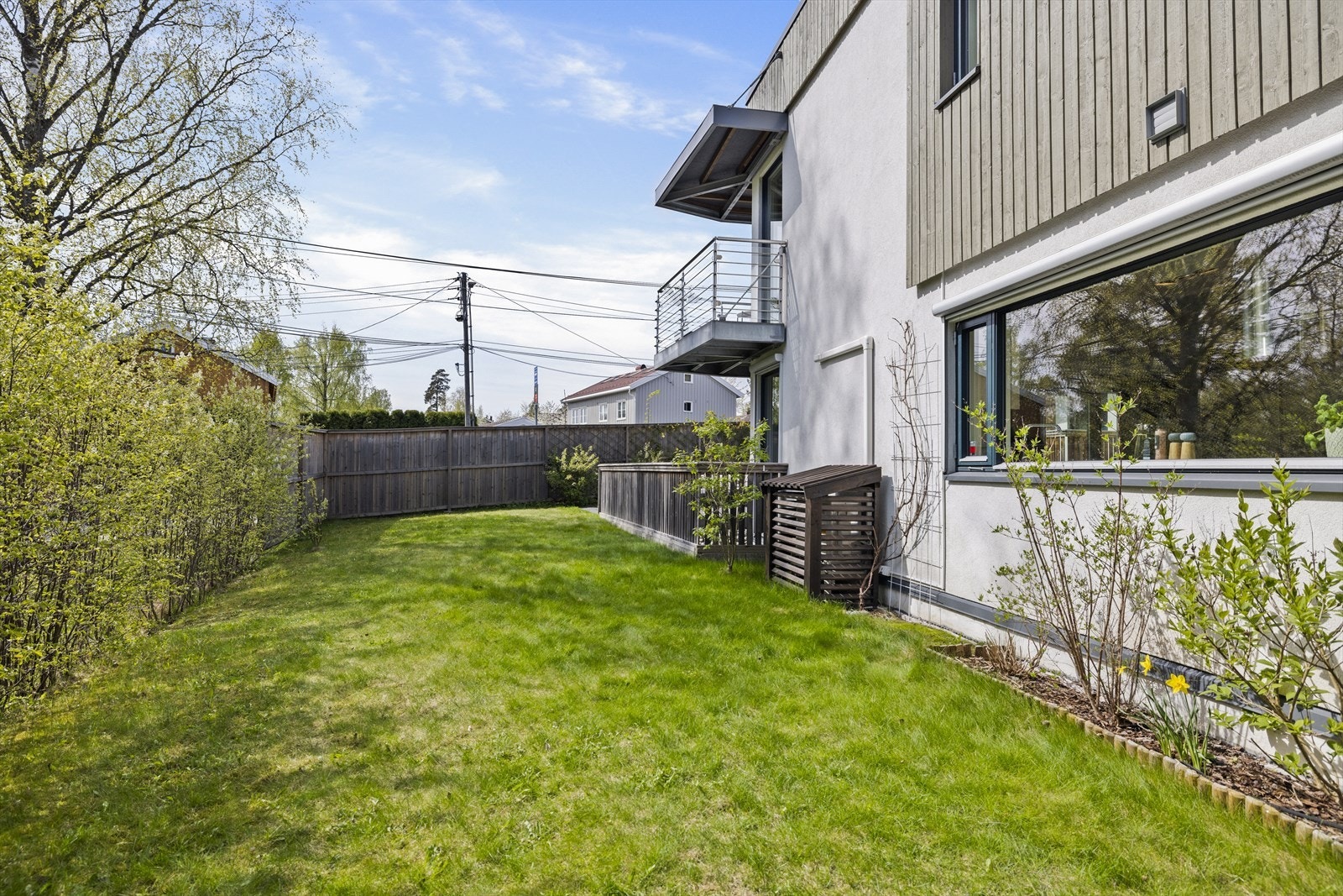 Det er installert nedgravd automatisk vanningsanlegg for planter Galleribilde