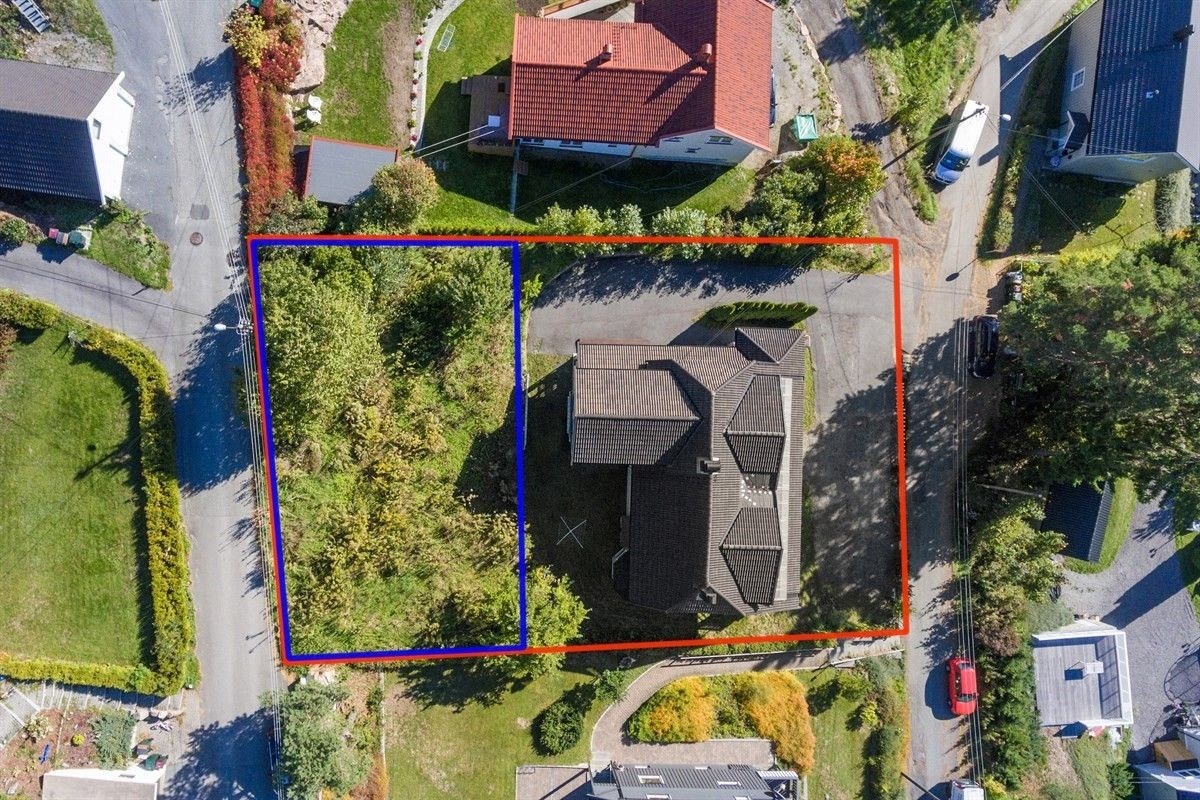 Med eiendommen følger det også med en utskilt tilleggstomt. Arealer er kun stipulert og avvik vil forekomme Galleribilde