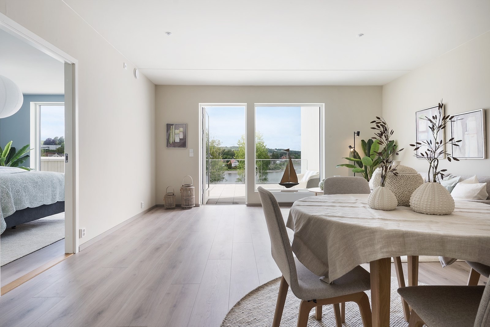 God rominndeling i leiligheten. Galleribilde