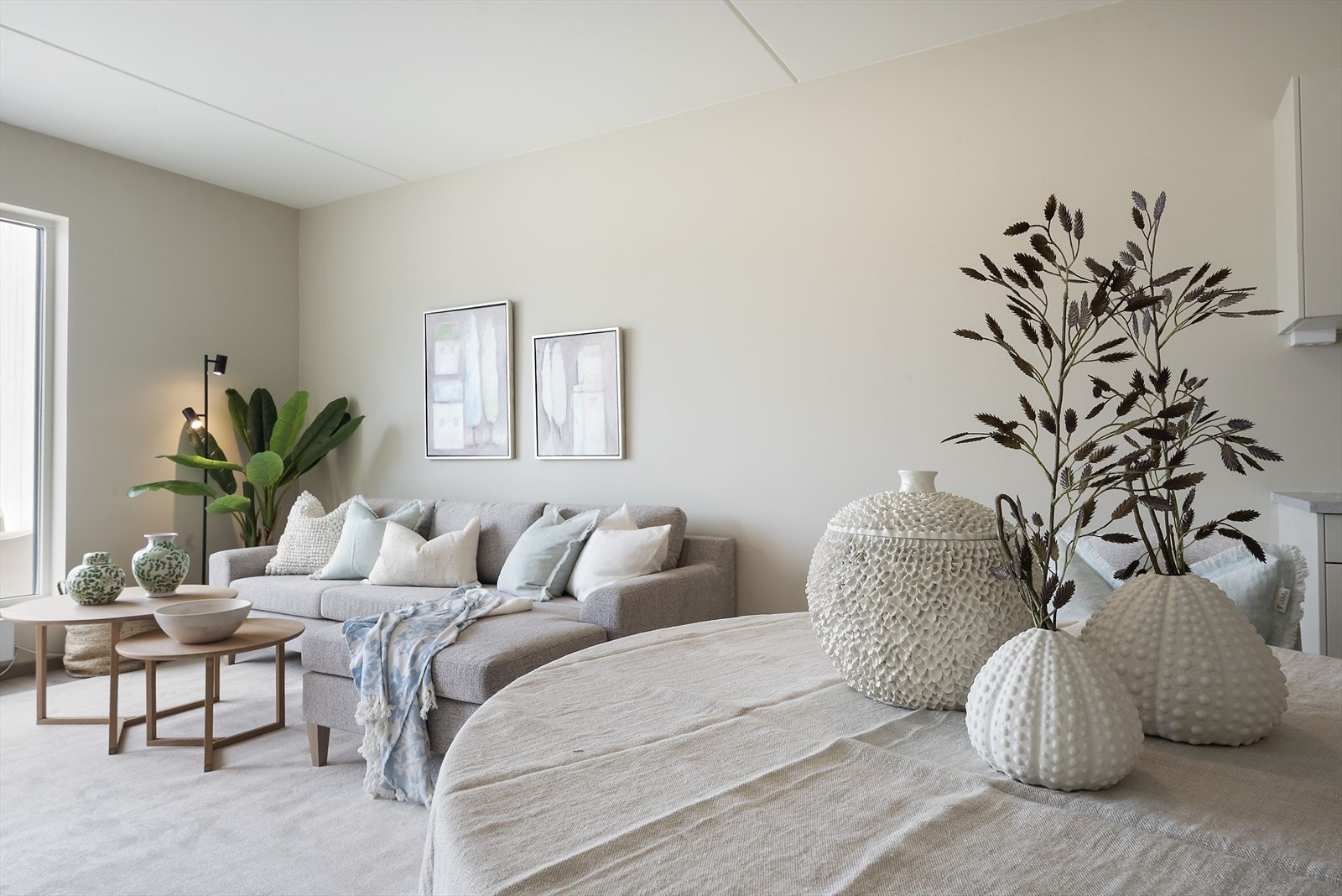 Lys og delikat stue. Galleribilde