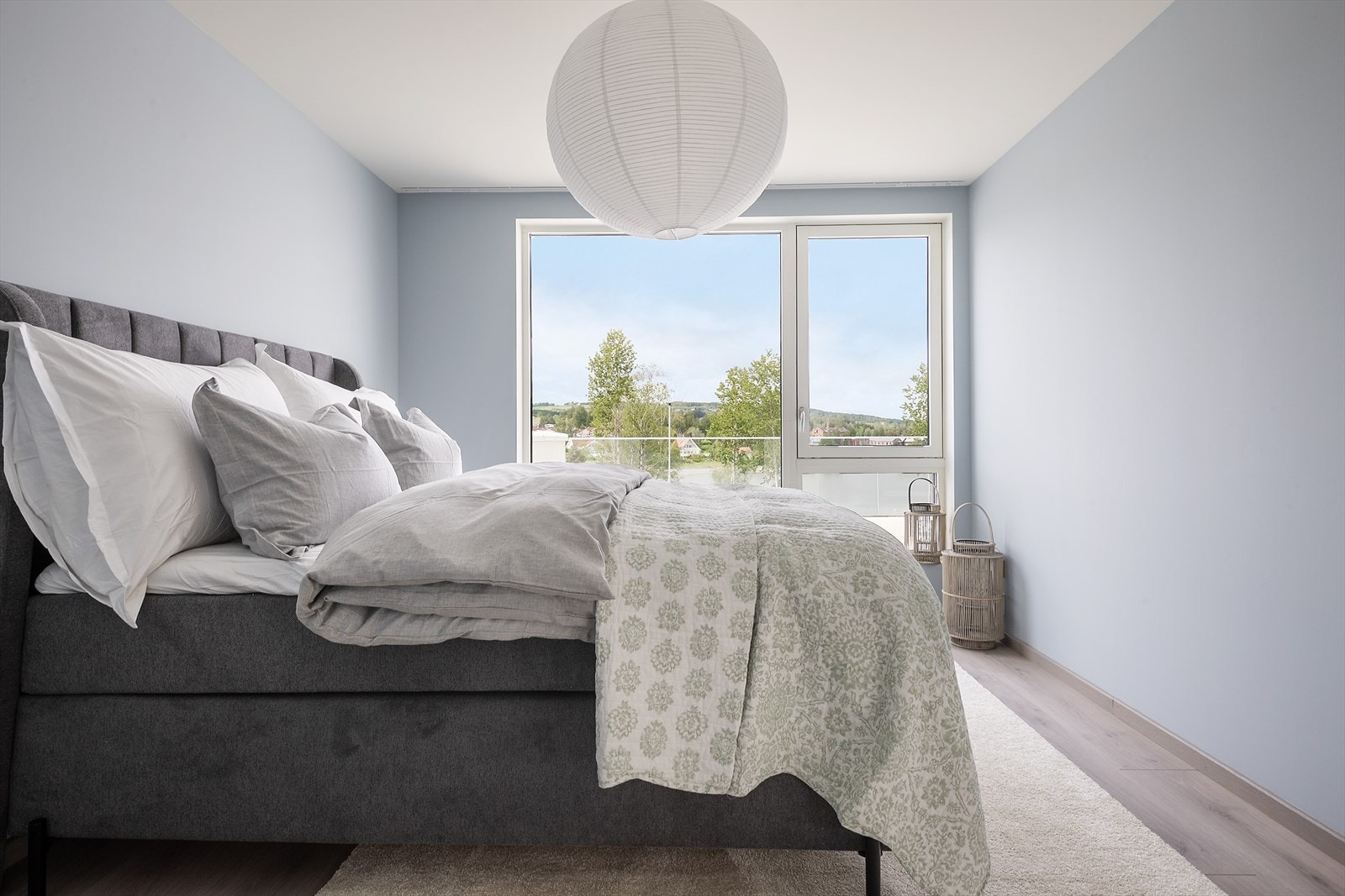 Flott utsikt til Mjøsa fra hovedsoverommet. Galleribilde