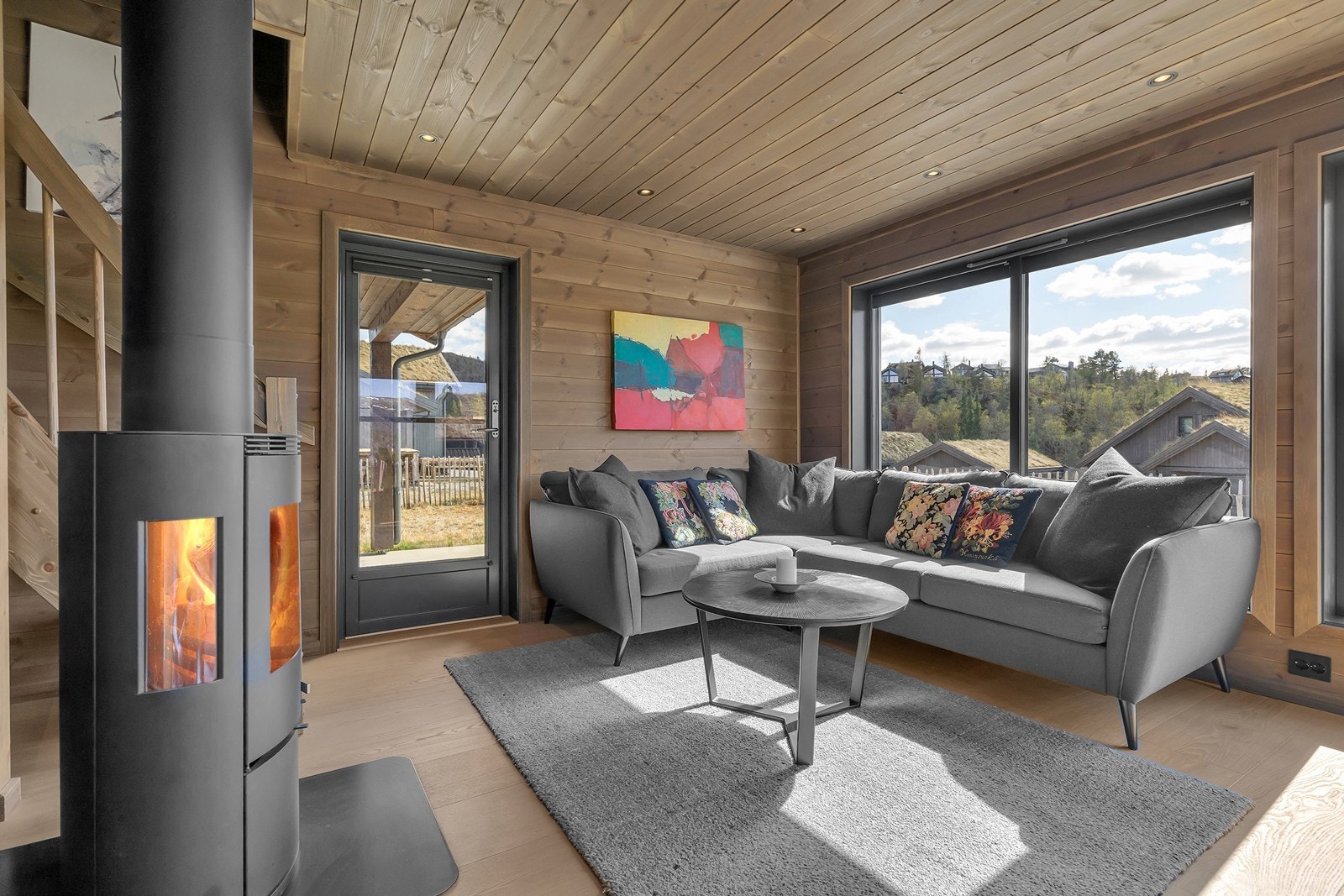 Peisovn gir god varme på kjølige sommerkvelder Galleribilde