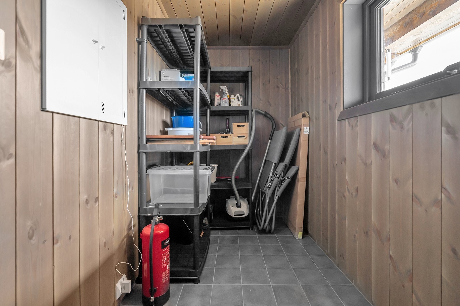 Vaskerom/bod/teknisk rom i hytta Galleribilde
