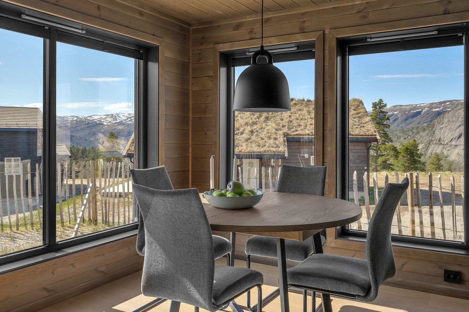 Trivelig spisestuehjørne Galleribilde