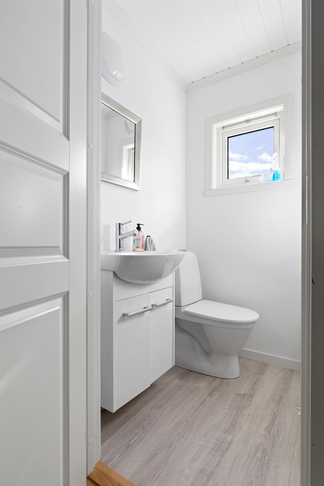 Toalett på loft Galleribilde