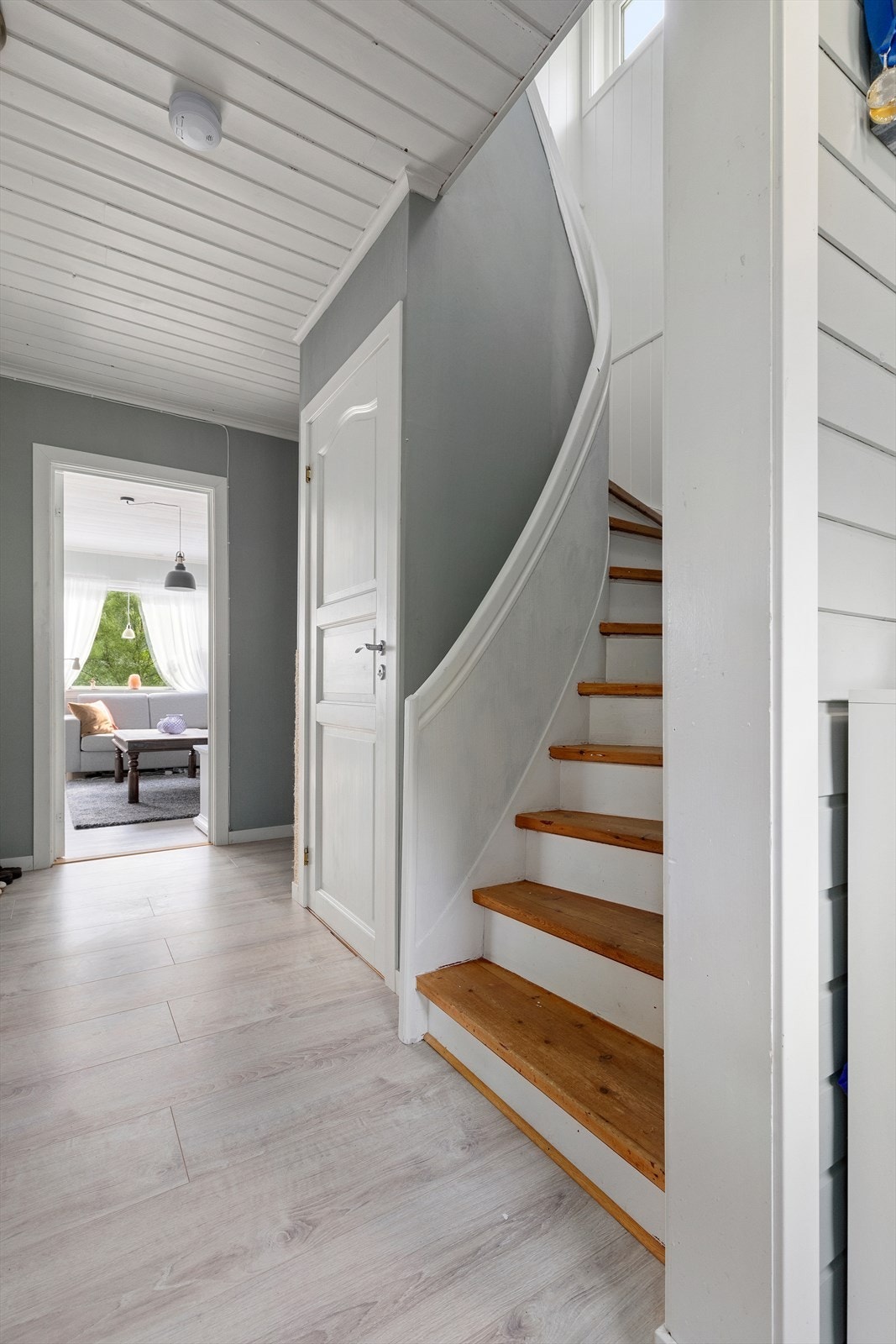 Trapp til kjeller og loft Galleribilde