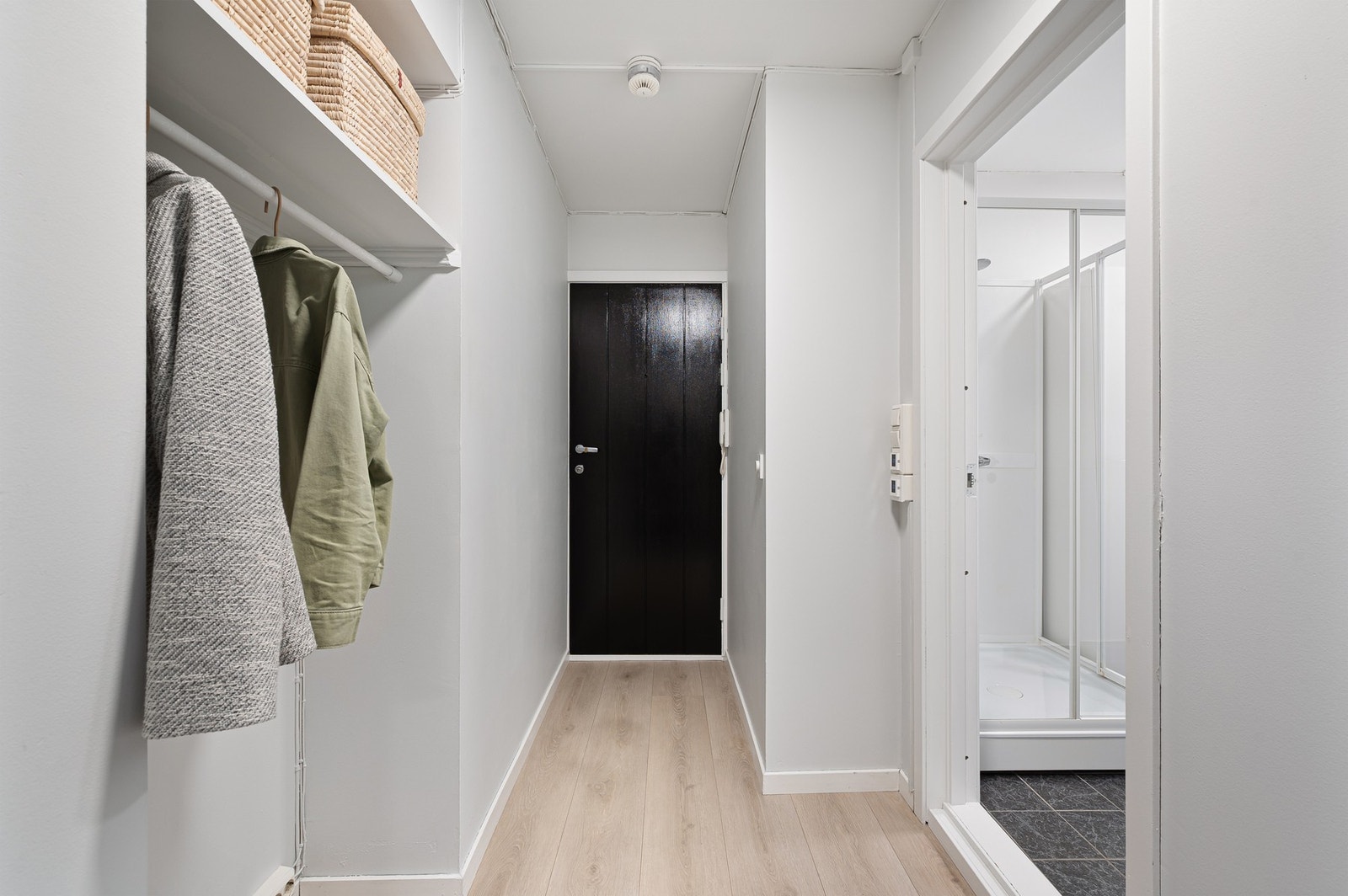 Lys og innbydende entré som gir et godt førsteinntrykk. Galleribilde