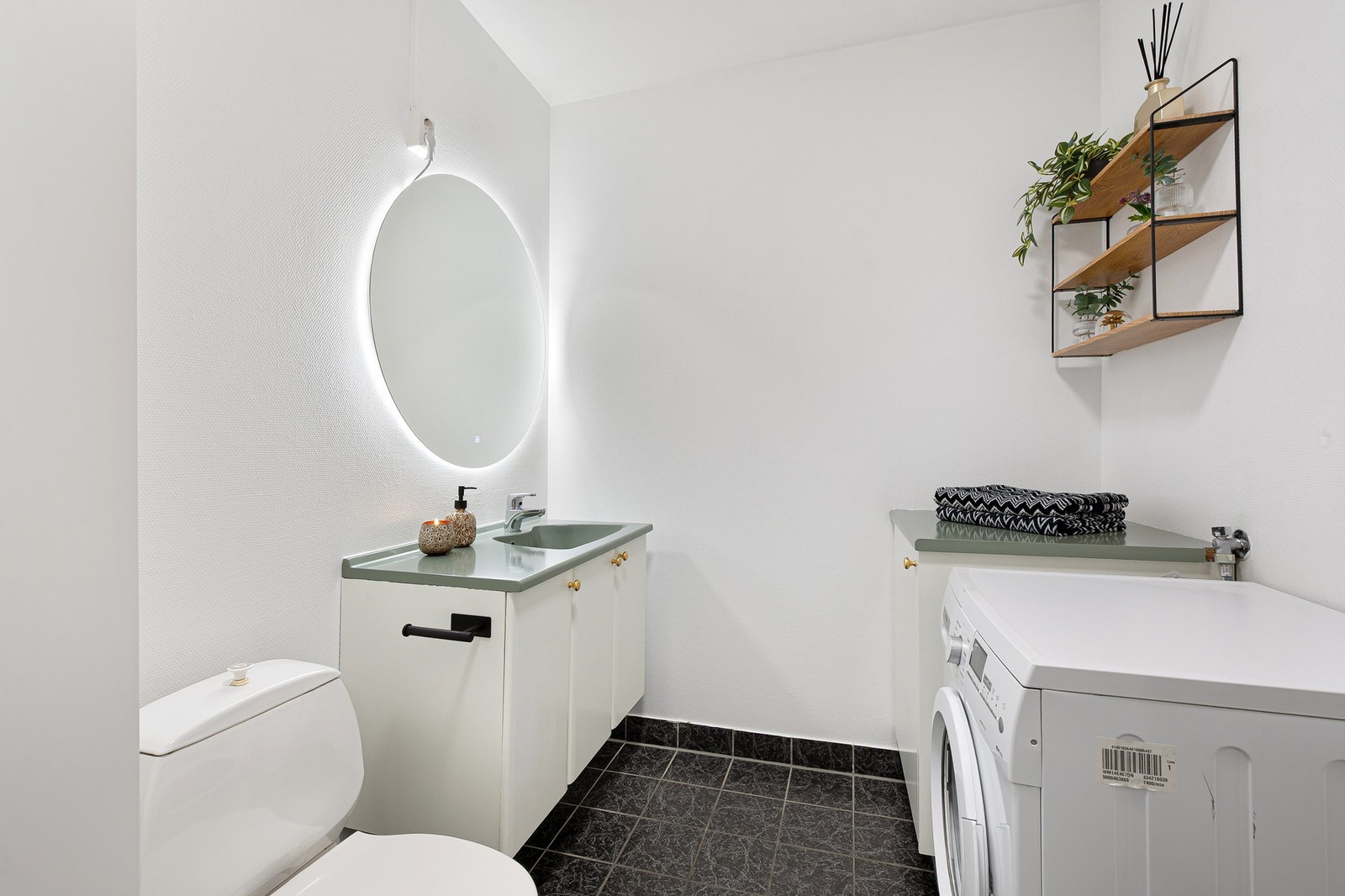 Opplegg for vaskemaskin. Galleribilde