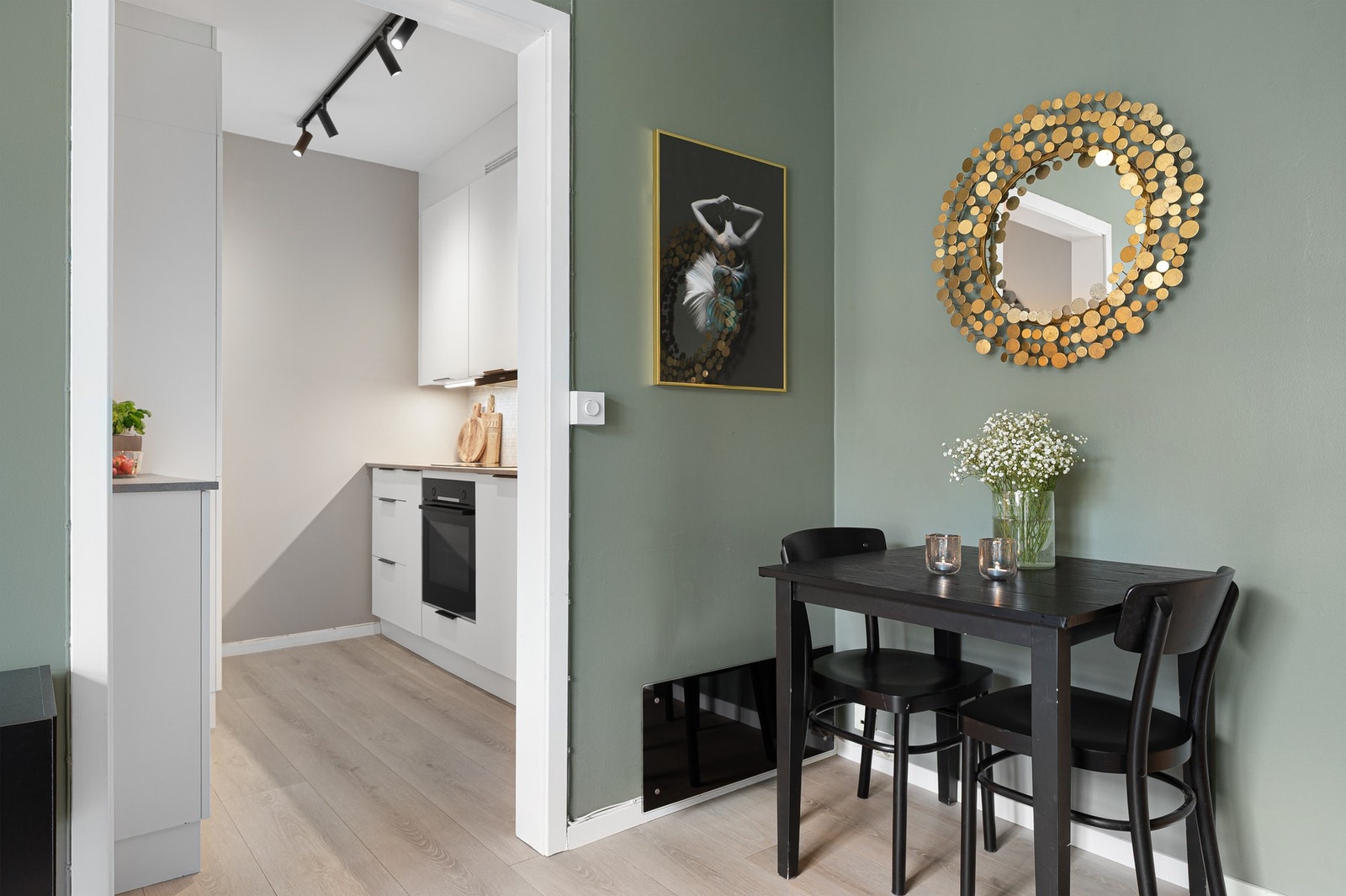 Gjennomgående god standard med moderne overflater. Galleribilde