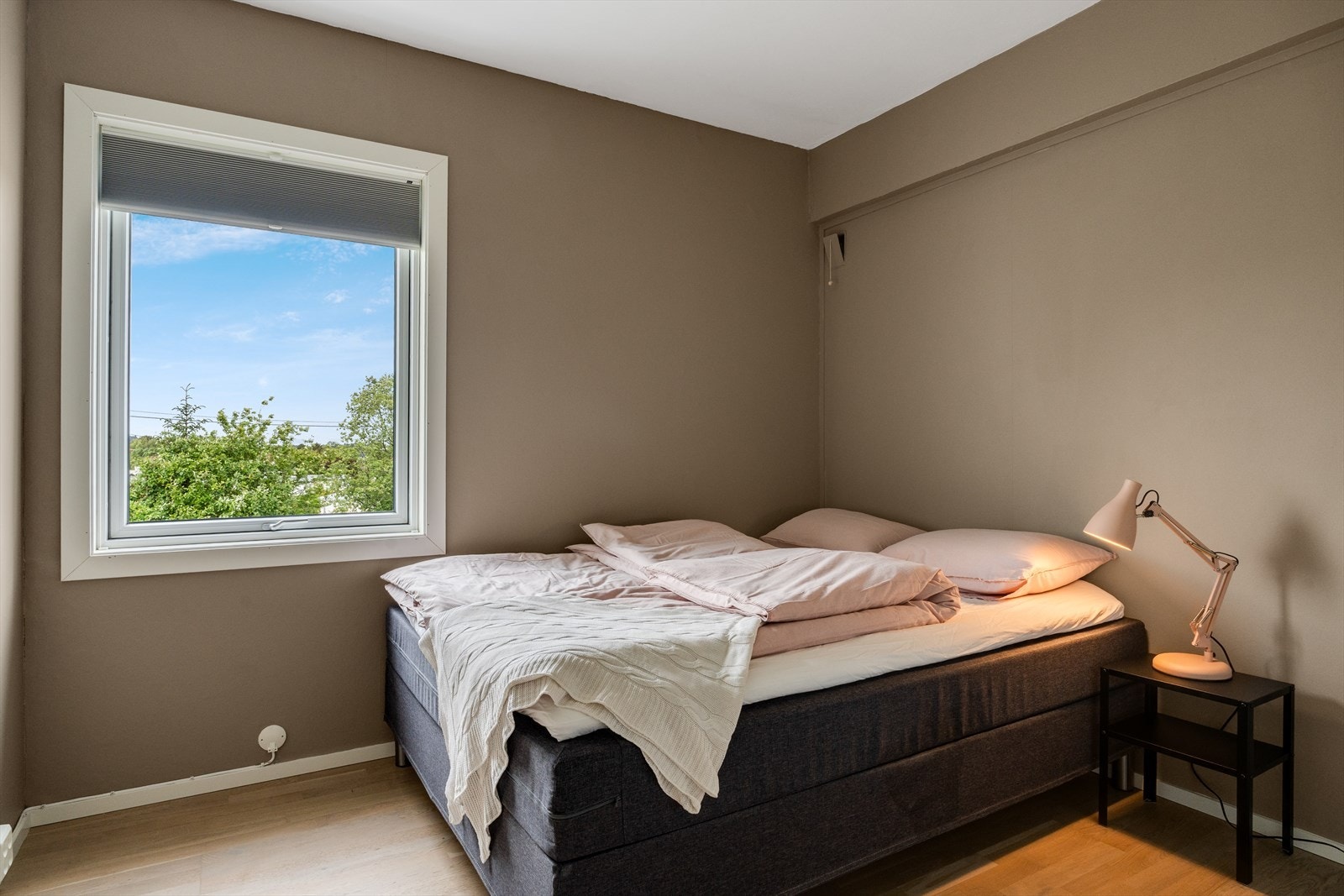 Soverom 2, også av god størrelse med garderobeskap. Galleribilde