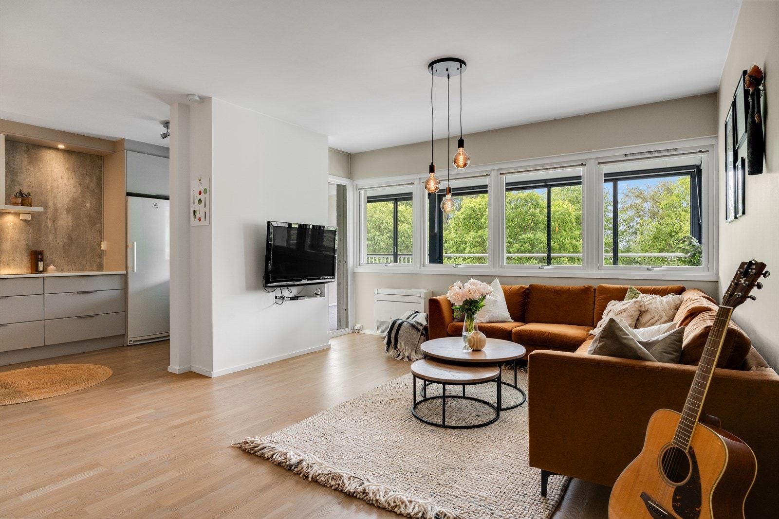 Velkommen til Diktervegen 15A - presentert av eiendomsmegler Kristoffer Hutcheson Ekrene v/Aktiv Eiendomsmegling! Galleribilde