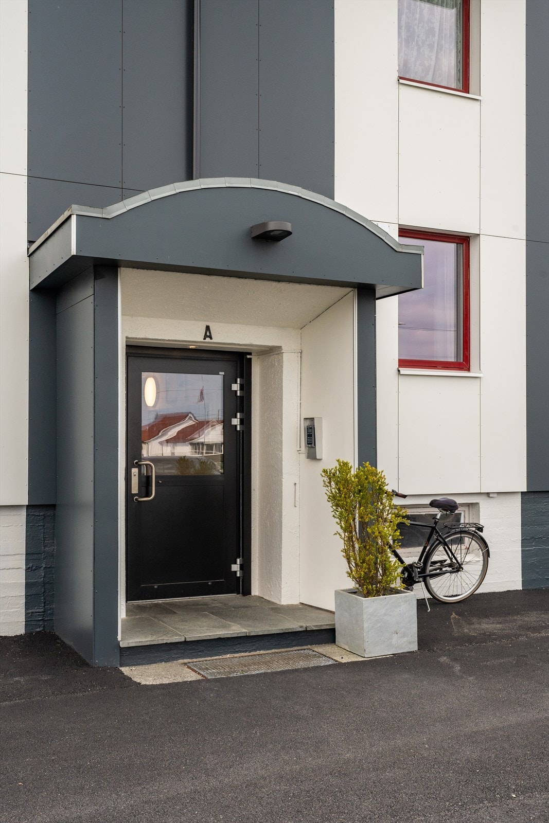 Borettslaget har nylig gjennomgått renovering av blokken, som som gir langsiktighet og forutsigbarhet for deg som beboer. Galleribilde