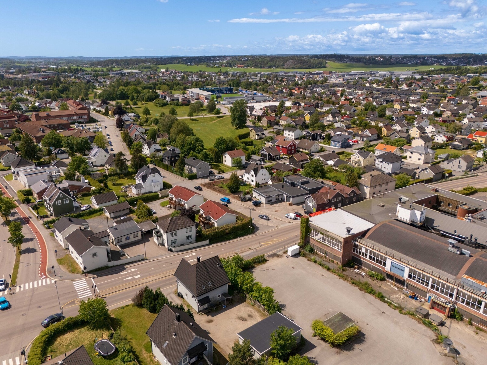 Leiligheten ligger sentralt i Sarpsborg sentrum på Fritznerbakken. Galleribilde