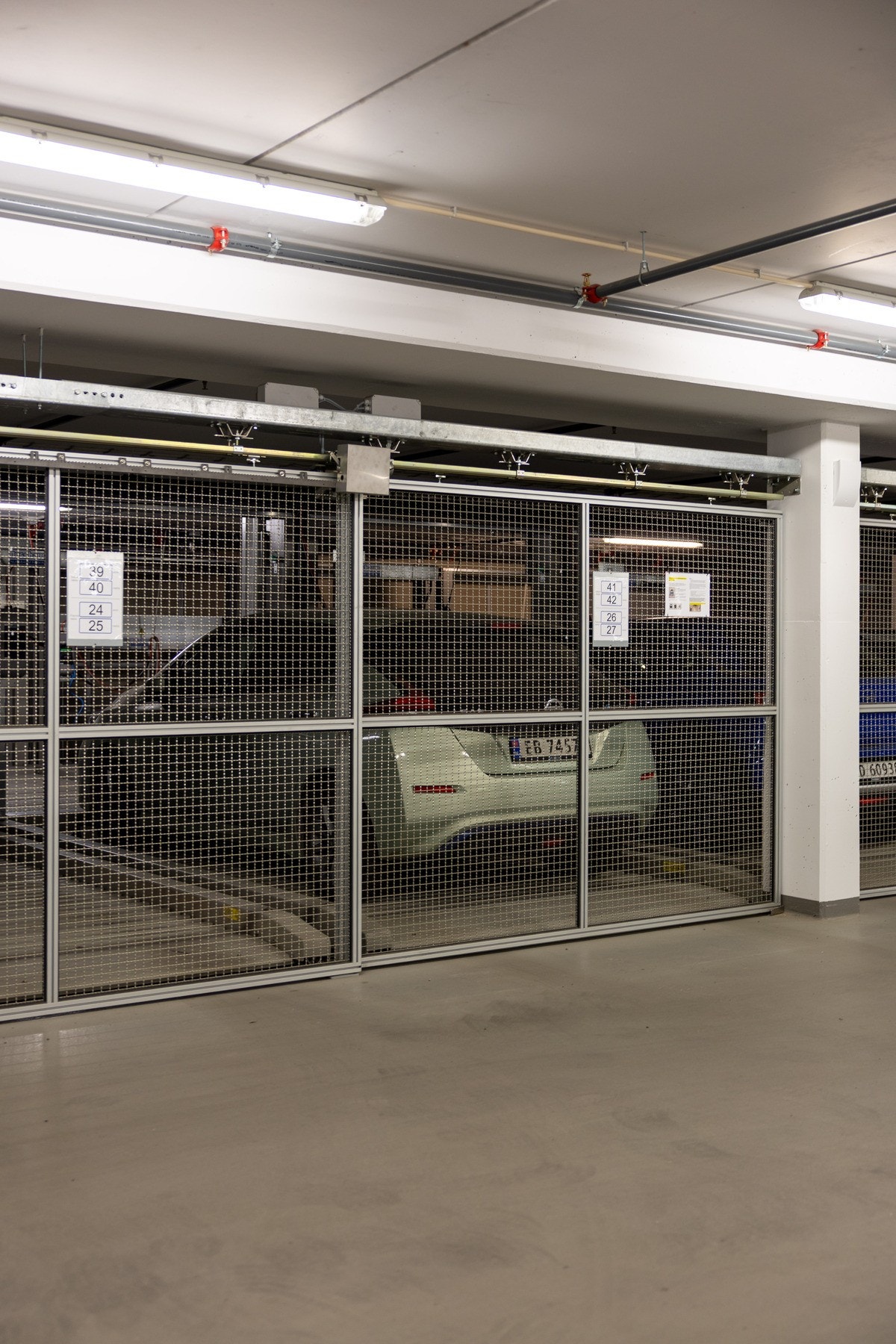 Det medfølger garasjeplass nr. 19 med montert elbillader. Galleribilde