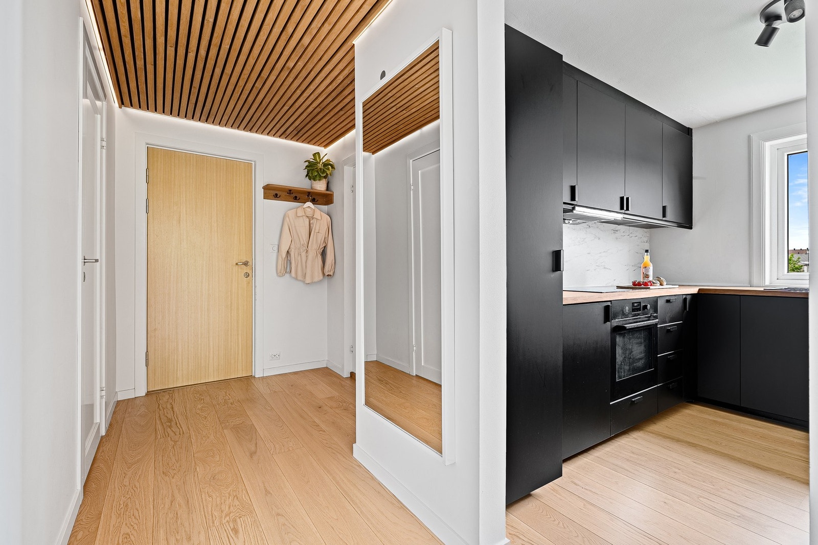 - Velkommen inn! | Flott, oppusset med spiler i taket som umiddelbart gir en god og moderne romfølelse - Galleribilde