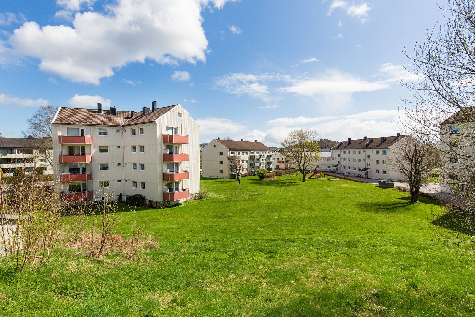- Lundebakken borettslag er et veldrevet og godt borettlsag og det er gjort flere påkostninger i senere tid, som blant annet rørfornying i hele blokken - Galleribilde