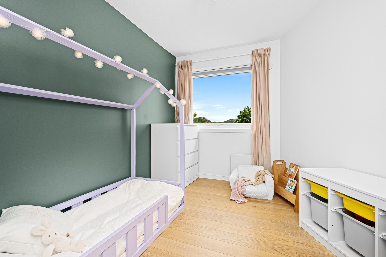 - Soverom 2 | Er du student? Perfekt å leie ut til en eller to medstudenter. Mulighet for å leie ut for ca 7.000,- pr.rom - Galleribilde