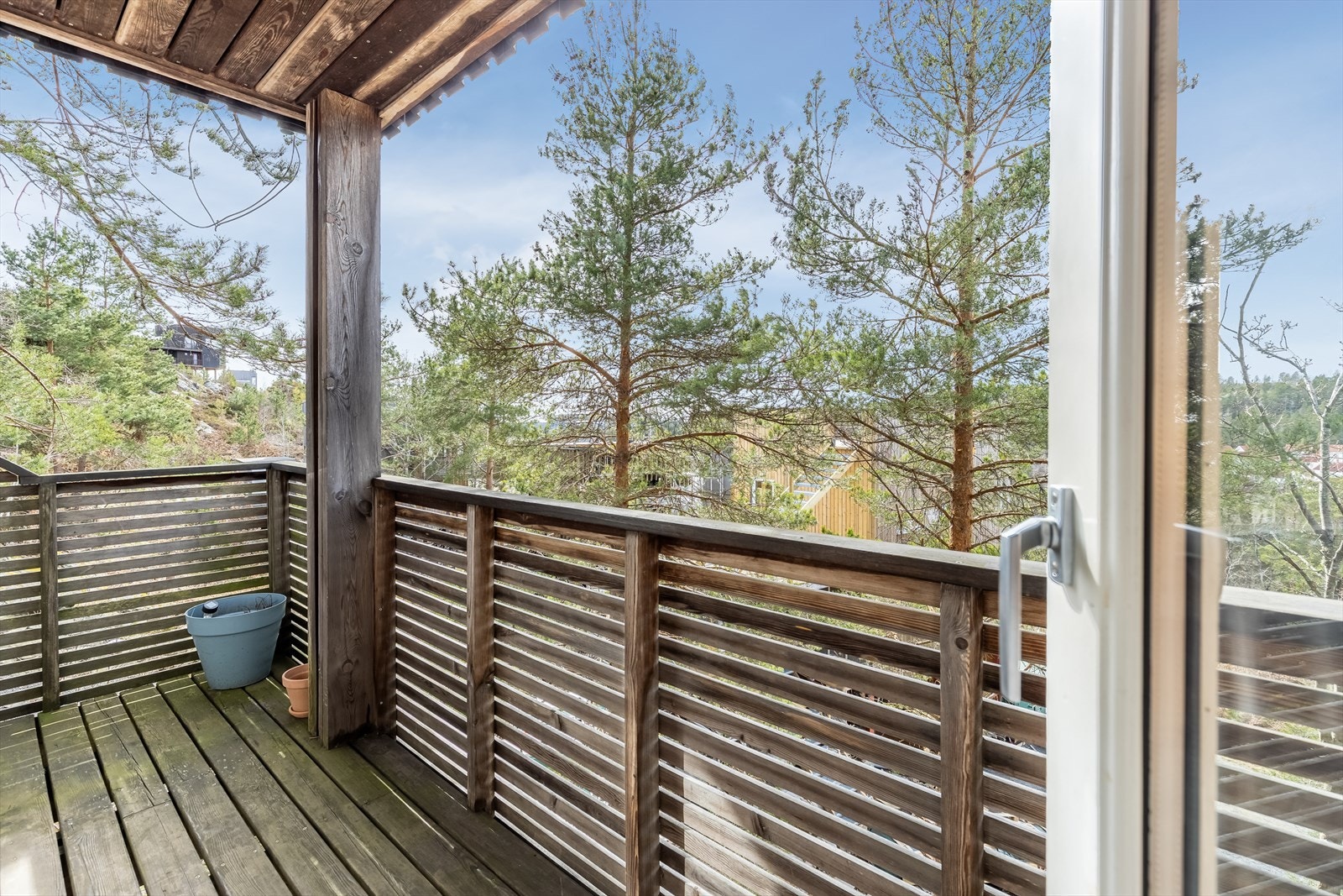 Terrasse i 1. etasje i tilknytning til soverom Galleribilde