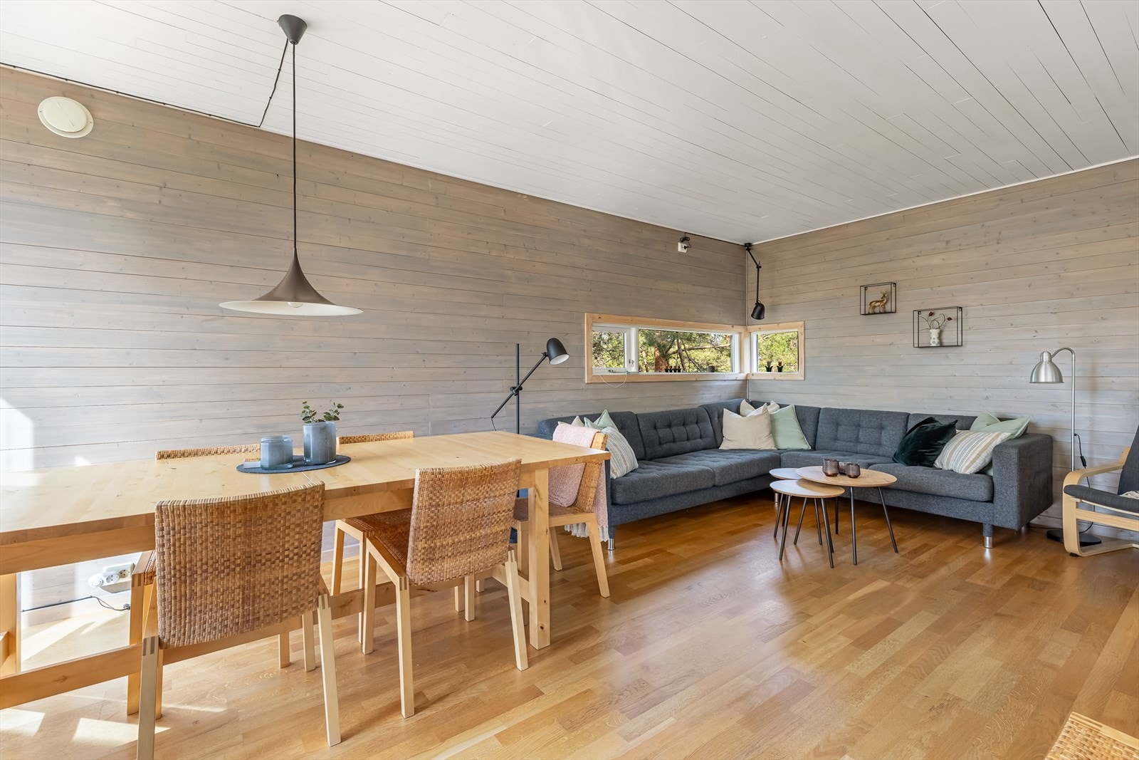 Det er godt med naturlig lys fra store vindusflater Galleribilde