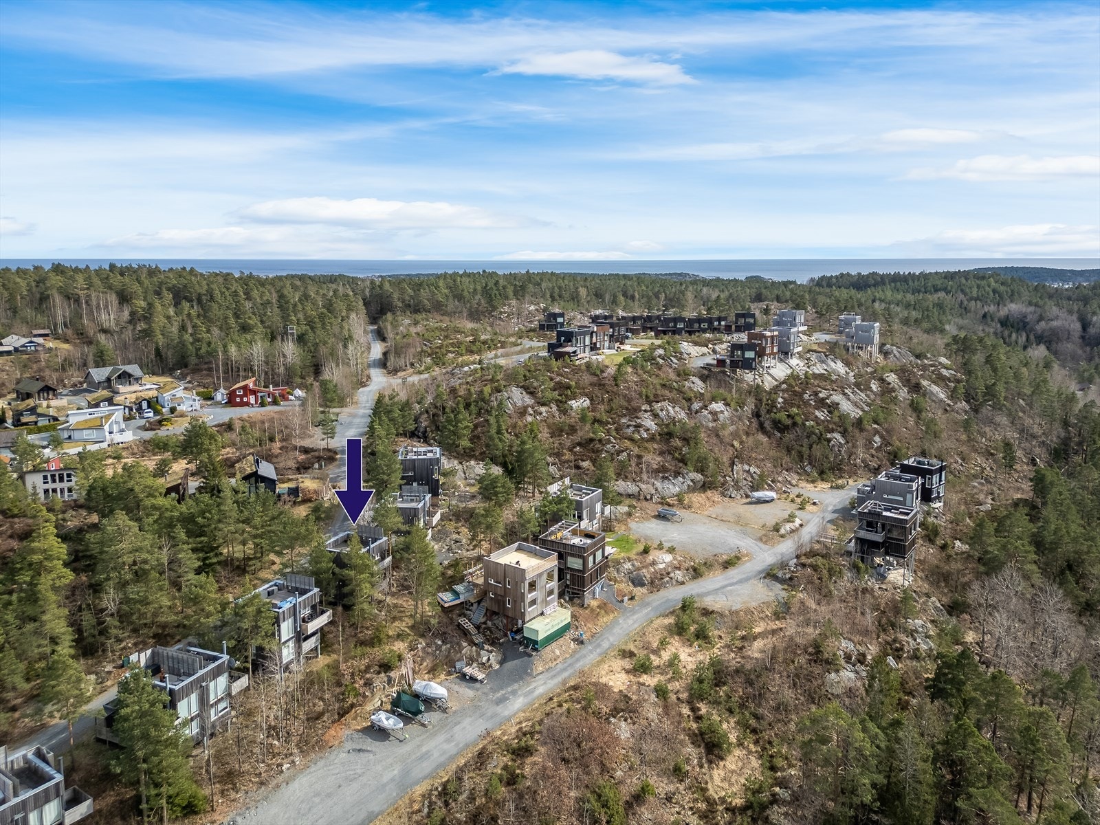 Dronebilde med eiendommen markert - kort vei til skjærgården! Galleribilde