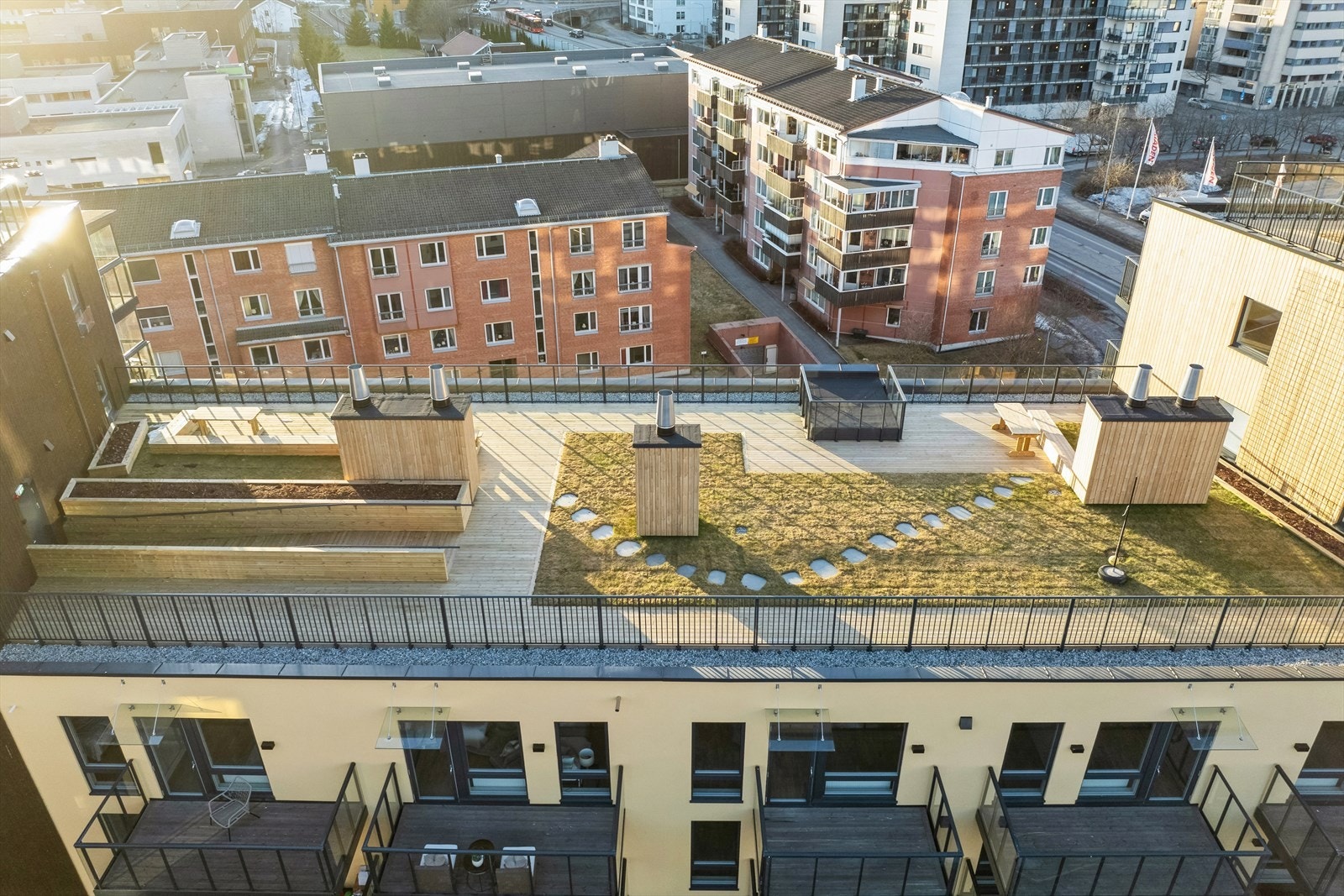 Bygget har en stor felles takterrasse Galleribilde