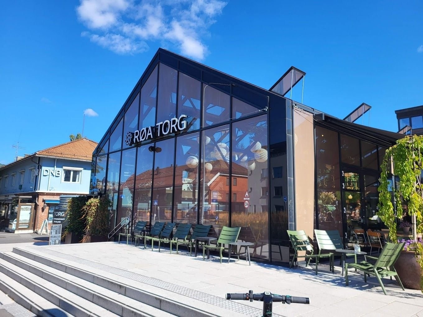 Røa Torg med Resturanter, Meny, Coop Mega, helsekost, 2 Apotek, Vinmonopol, (SATS, EVO i nærområde og masse mer Galleribilde