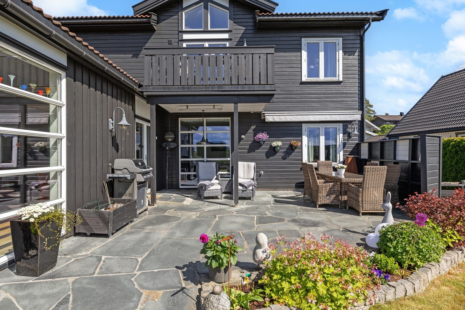 Her kan du invitere venner og familie til grilling og fantastisk selskap i hyggelige omgivelser. Galleribilde